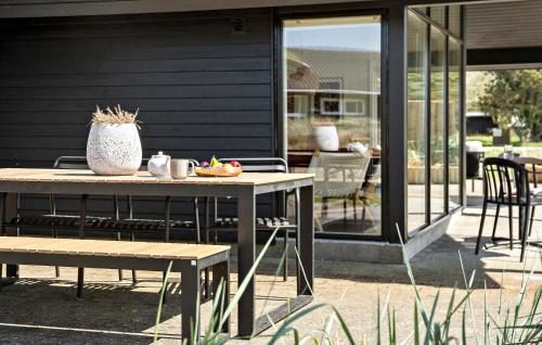 Exterior view, Beautiful Home In Blavand With Kitchen in Vejers Strand
