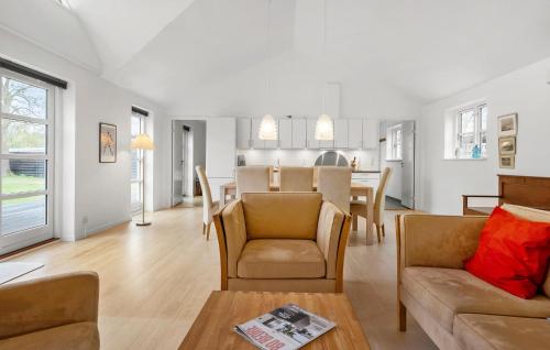 2 Bedroom Beautiful Home In Rude in Rude