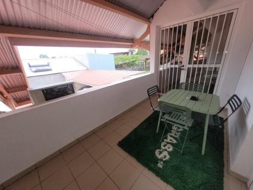 ระเบียง/ชานเรือน, City center in แซ็ง-โลร็อง-ดู-มาโรนี