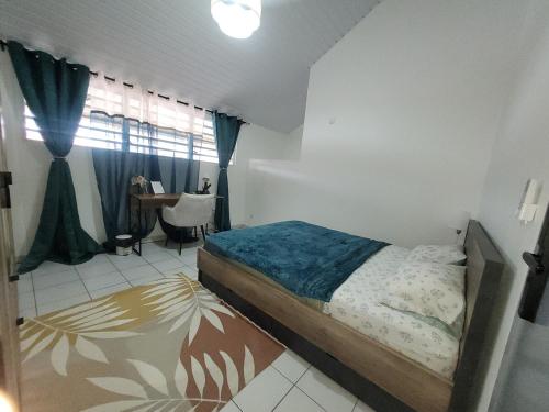 City center in แซ็ง-โลร็อง-ดู-มาโรนี