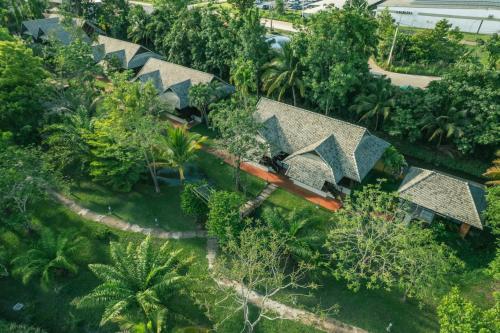 주변 환경, Aphirata Resort in 난 수버브