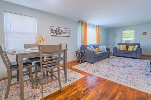 Charming 2 Bed Room in Cleveland thumb 2