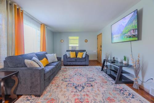 Charming 2 Bed Room in Cleveland detail