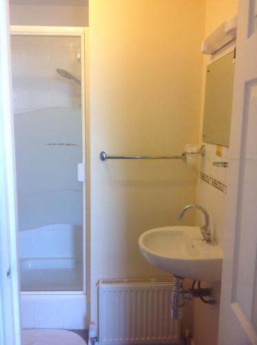 Cleasewood Guest House - image 5