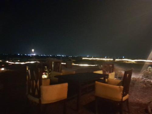 Giza Desert House35Km from Pyramids in Senoures