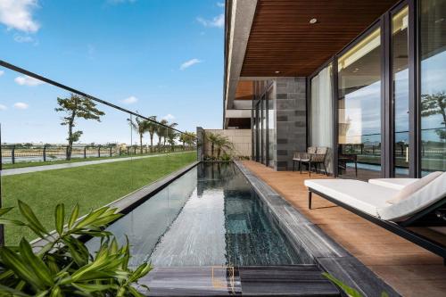 Uima-allas, Kiendungvilla - Oneriver villa in Da Nang