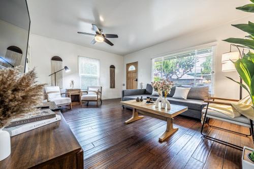 3BR Santa Monica Home, Ideal for Groups!