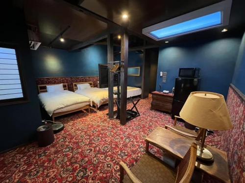 room detail thumbnail 1