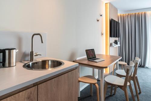 Cozinha, Holiday Inn Express And Suites Reims Rives De Vesle By IHG in Reims