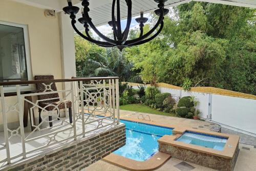 Zwembad, RedDoorz @ Elicon Suites Tagbilaran near Baclayon Museum