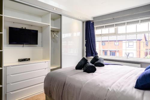 Droylsden Eden - Next to Tram - Free Parking Near Coop- Live & Etihad Stadium, Manchester (photo 9)