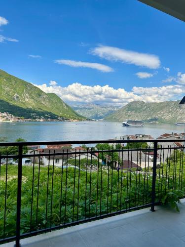 Apartment with View and Balcony image 7