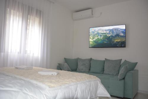 Apartment with View and Balcony image 4