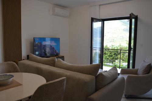 Apartment with View and Balcony image 2