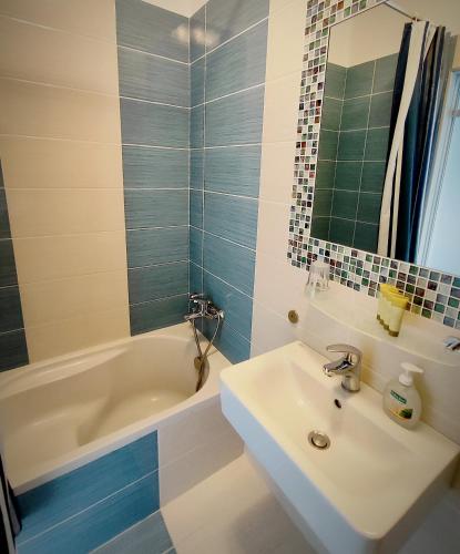 Deluxe Double Room with Sea View image 1