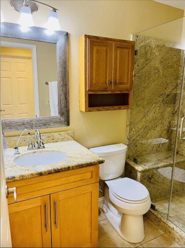 Room in Cheerful 2-bed House - Shared bathroom, Las Vegas (photo 8)