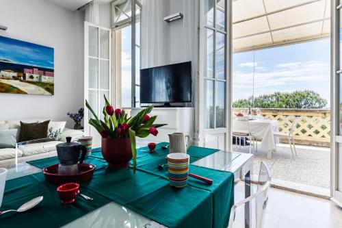 sala de TV, Amazing Sea View Flat in Tirrenia