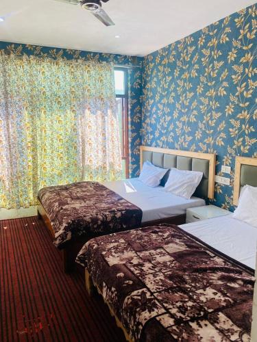 King Room with Lake View image 10