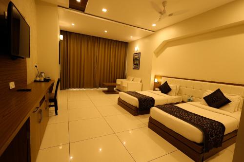 Executive Triple Room image 5