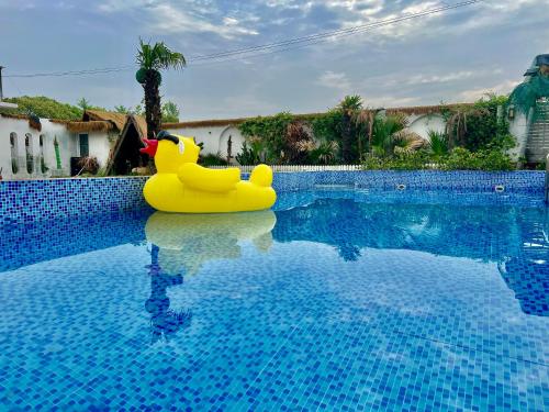 Left Bank La Vie Pool Resort, Шанхай