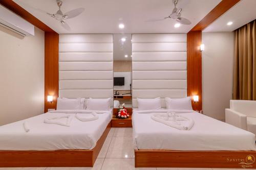 Deluxe Family Room image 3
