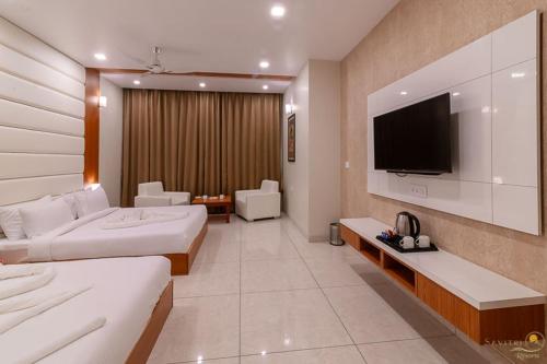 Deluxe Family Room image 2