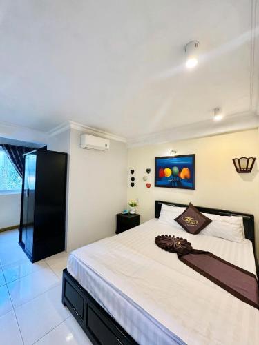 Standard Double Room image 8