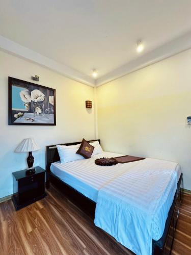 Standard Double Room image 9