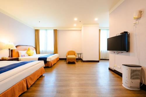 room detail thumbnail 1