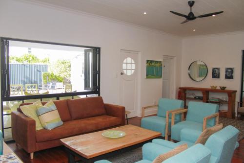 ห้องส่วนกลางสำหรับนั่งเล่น/ดูทีวี, Hermanus Champagne Accommodation in เฮอร์มานัส