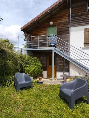 Sous le figuier in Les Noes-pres-Troyes (Alsace)