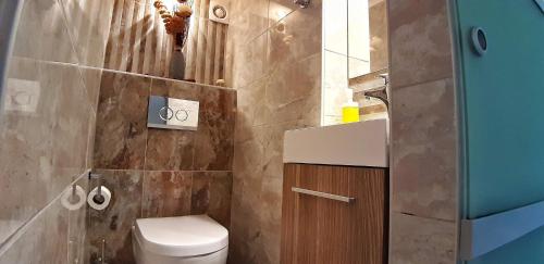 Athens SmArt 3-Room Private Apartment - image 10