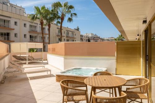 ระเบียง/ชานเรือน, โรงแรมเอช ท็อป อาไมกา (Hotel H TOP Amaika) in กาเลยา