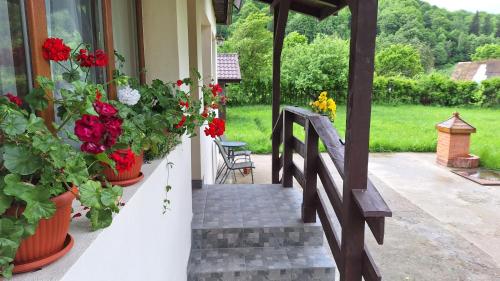 La numărul 100, Nămăești (La numarul 100, Namaesti) in Valea Mare Pravat