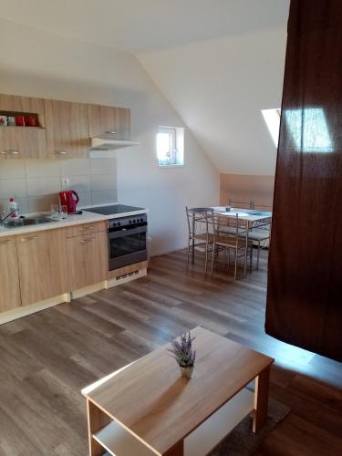 2 bedrooms, 3 beds