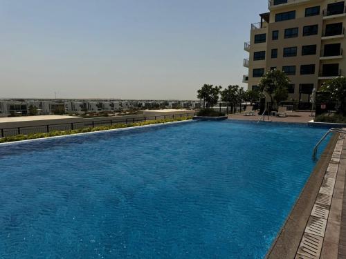 Stylish Poolside Stay Brand New Interiors, Dubai (photo 3)