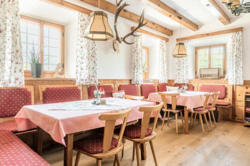 Food and beverages, Ferienwohnungen Windischlehen am Zeller See in Wiesenlehen