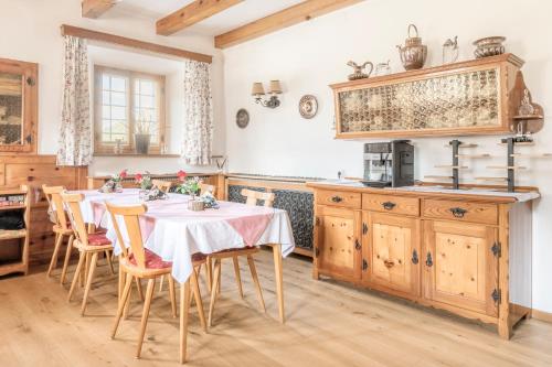 Food and beverages, Ferienwohnungen Windischlehen am Zeller See in Wiesenlehen