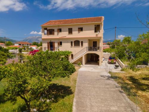 Unterkunft von außen, Mary's Studios & Apartment in Kefalonia