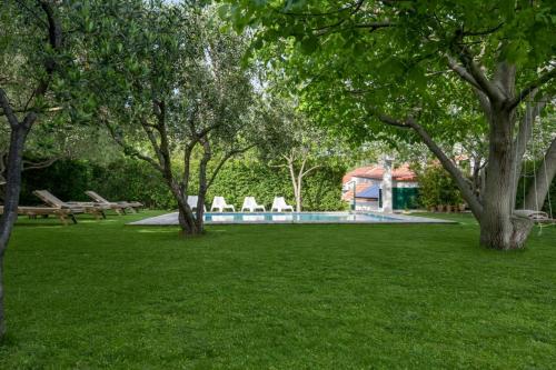 Holiday Home Radic, heated pool united with nature