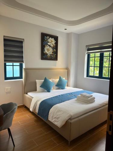 Four-Bedroom Luxury Apartment image 10