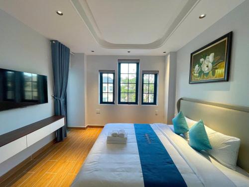 Four-Bedroom Luxury Apartment image 9