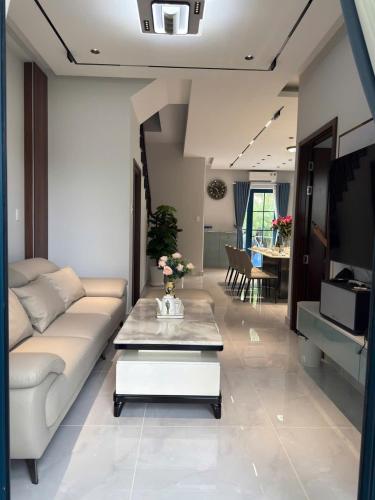 Four-Bedroom Luxury Apartment image 8