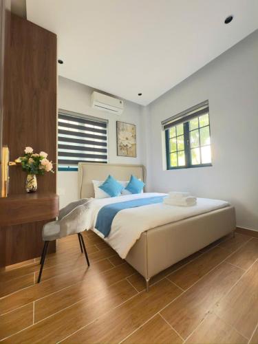 Four-Bedroom Luxury Apartment image 3