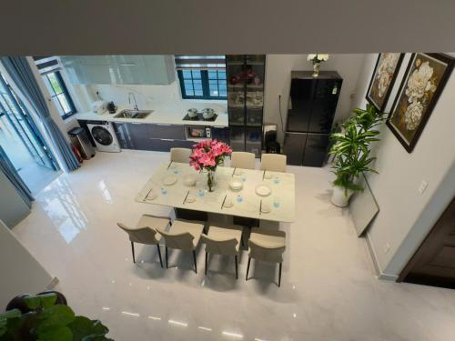 Four-Bedroom Luxury Apartment image 2