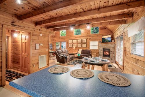 23 The Cub House Cabin in Gatlinburg, USA