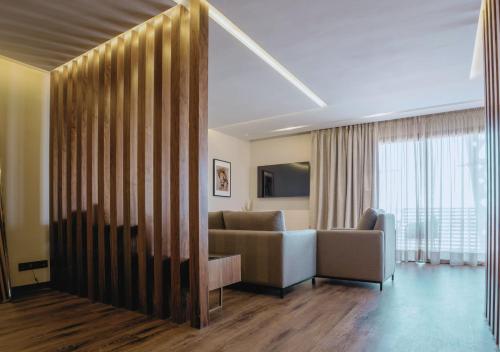 Longue vie Hotels - image 10