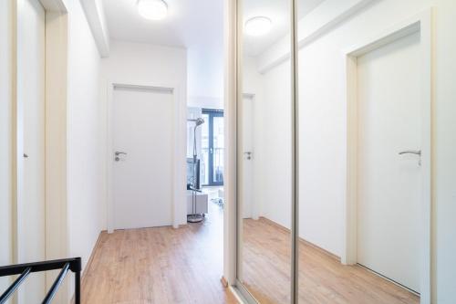 Central 1BRw - Secure Parking, Братислава (фото 6)