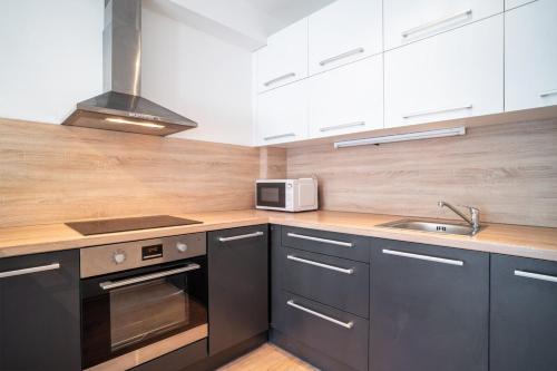 Central 1BRw - Secure Parking, Братислава (фото 9)