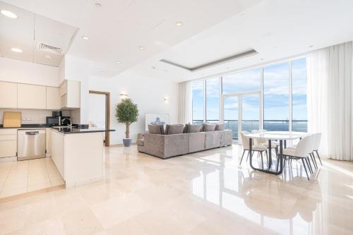 Palm Home next to Nakheel Mall with Private Beach, Дубай (фото 3)